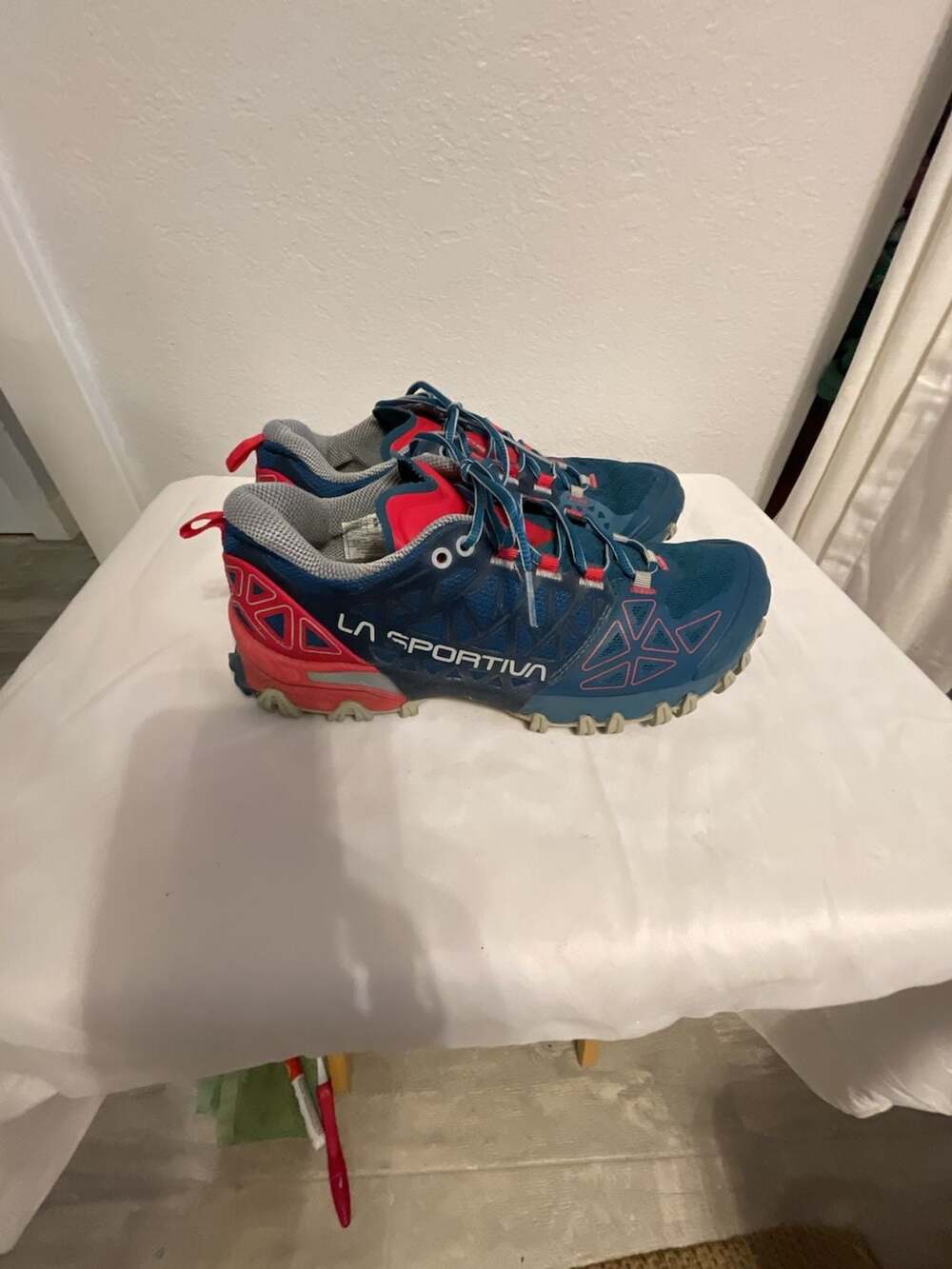 La Sportiva Bushido II Women's Blue and Red Trail Running Shoes
Womens 8